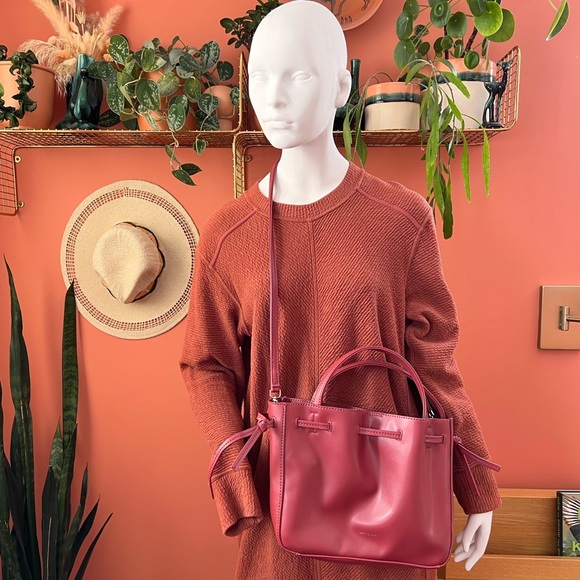 Matt & Nat Vegan Leather Crossbody Bucket Bag Purse Personal Destash - Picture 1 of 10